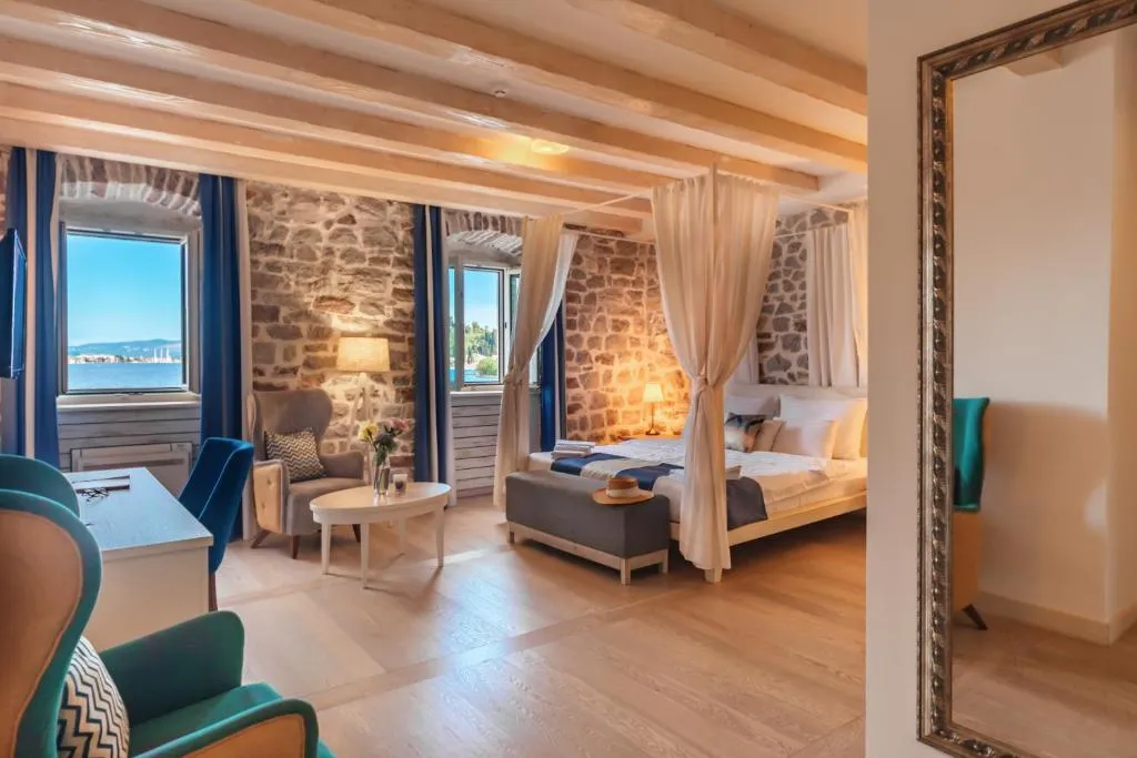 Deluxe double room with sea view